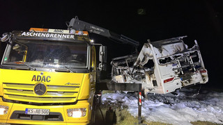 Feuerwehr in Zierenberg im Dauereinsatz: Wohnmobil ständig in Flammen