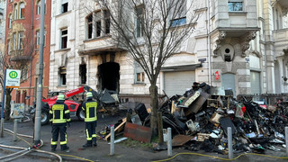 Wiesbaden: Zwei Schwerverletzte bei Feuer in Mehrfamilienhaus