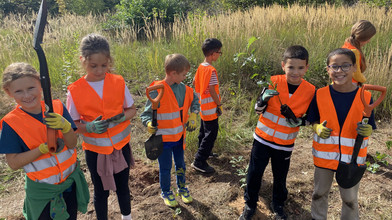 Dietzenbacher Grundschulkinder pflanzen 550 neue Bäume