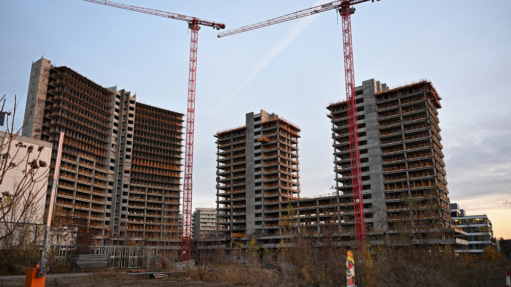 Seit 20 Jahren stehen die Betongerippe am Offenbacher Kaiserlei, jetzt sollen sie endlich abgerissen werden.