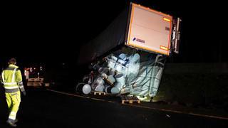 Umgestürzter LKW am Kasseler Westkreuz: Stundenlange Sperrung