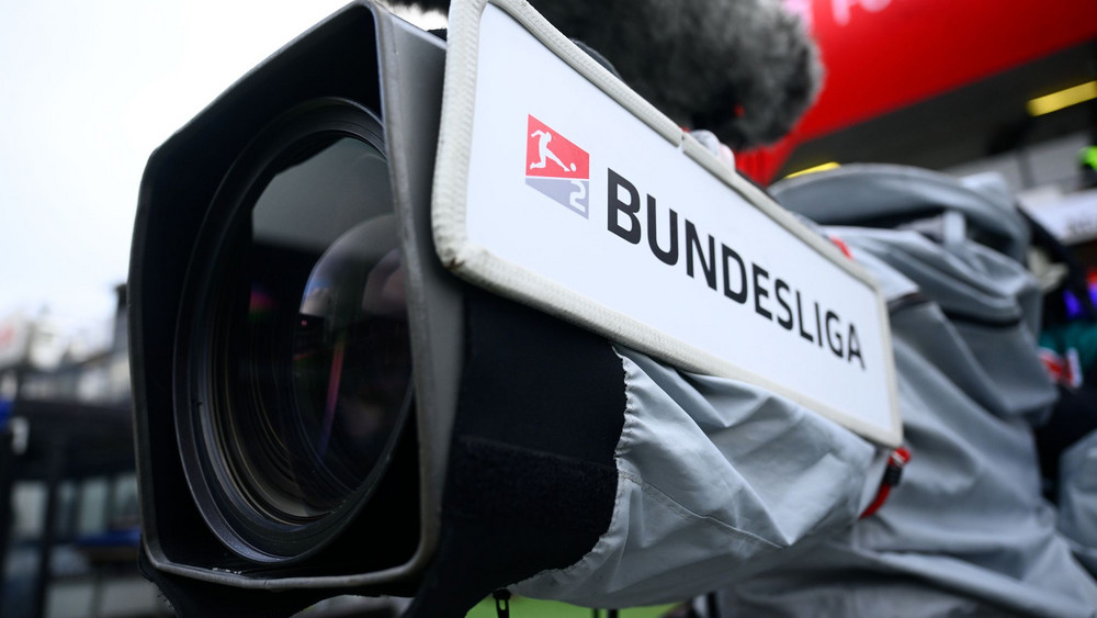 TV-Kamera bei Bundesliga-Spiel 