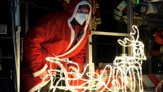 Kinderklinik Gelnhausen: Feuerwehr, THW und DRK beschenken Kids