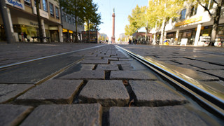 Darmstadt: Fußgängerin von Straßenbahn erfasst und mitgeschleift