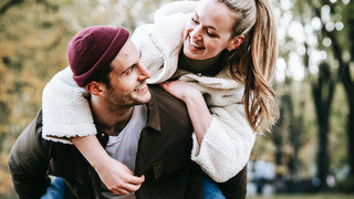 Komplimente für den Partner: Die besten Tipps der Paartherapeutin