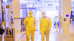 Hightech-Fabrik in Dresden startet