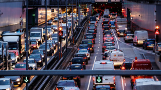 Umfrage: Zeitdruck und Gereiztheit bei der Arbeit nehmen zu