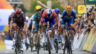 Deutschland-Tour in Kassel: Waerenskjold jubelt nach Zielsprint-Drama