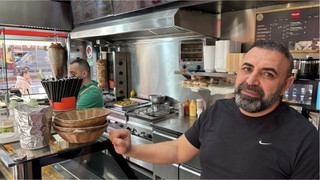 Auf Sonnenallee schimpft Palästinenser wegen Trumps Krieg