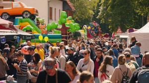 Hüpfspaß, Blaulicht und Bastelfieber: „Leo feiert!“ begeistert Kinder