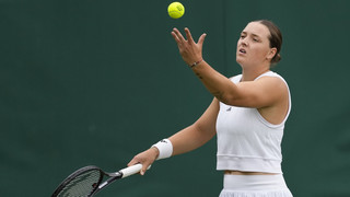 Jule Niemeier trotzt dem Regen und ist bei Wimbledon eine Runde weiter