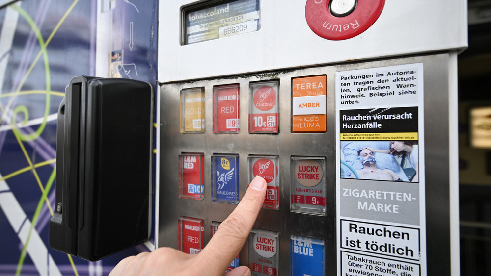 Zigarettenautomat in Darmstadt gesprengt: Täter fliehen mit Beute (Symbolbild).