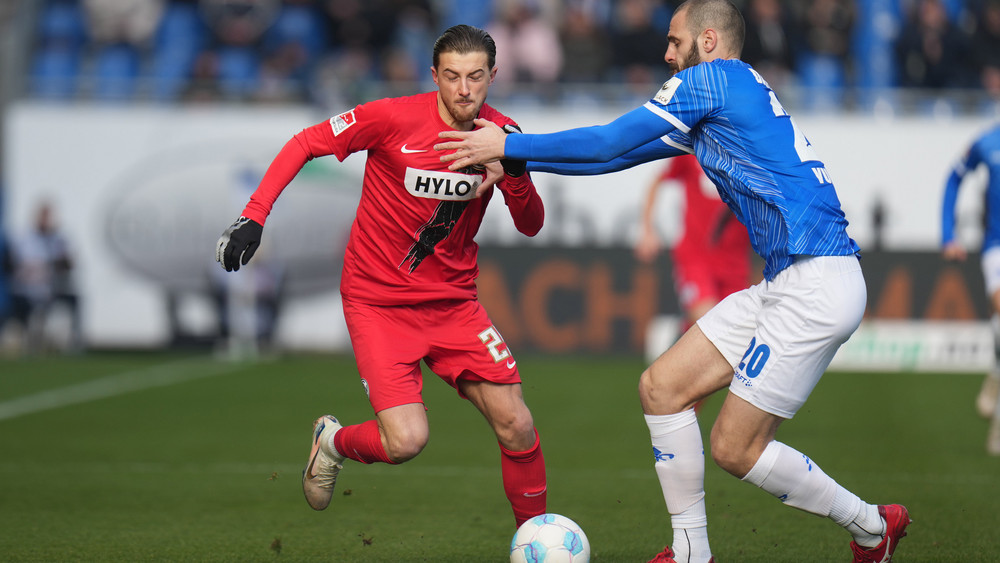 Die Talfahrt von Fußball-Zweitligist Darmstadt 98 im Jahr 2025 geht weiter. Die Lilien verlieren auch ihr Heimspiel gegen Elversberg mit 0:3.