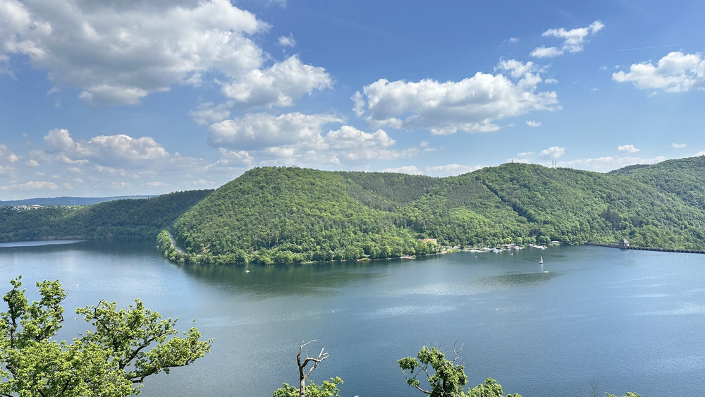 Viel Wasser und gutes Wetter haben am Edersee für eine gute Tourismus-Saison im Sommer 2024 gesorgt.