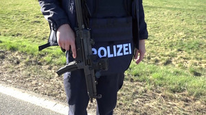 Drei Tote im Westerwald gefunden - Täter auf der Flucht