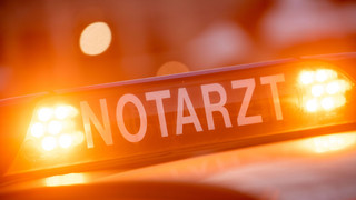 Tödlicher Unfall: Frau überrollt Ehemann beim Ausparken