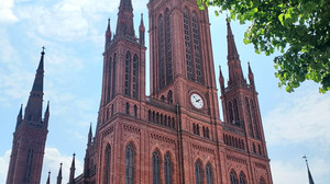 Uhr an Wiesbadener Marktkirche steht still: Blitz zerstört Elektrik