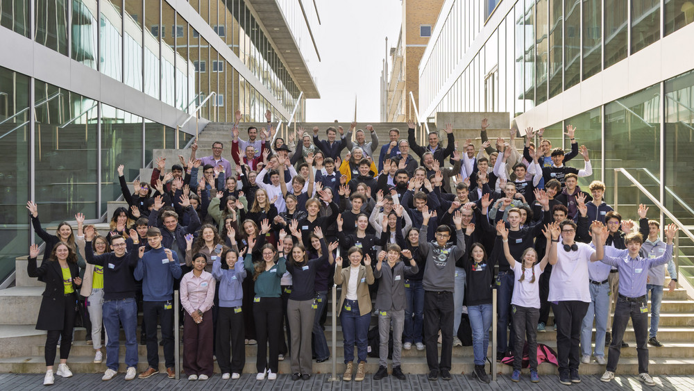 Gruppenbild von "Jugend forscht bei Merck.