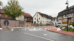 Lustiger Scherz? Brunnen in Heringen schäumt über