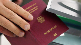 Abgelaufener Reisepass am Flughafen: Was tun?