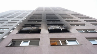 Messie-Wohnung in Berliner Hochhaus brennt - Kind gestorben