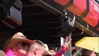 Wasserwerfer bei Techno-Parade – Raver feiern trotz Hitze in Berlin