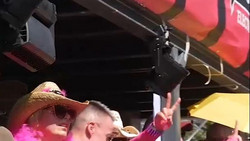 Wasserwerfer bei Techno-Parade – Raver feiern trotz Hitze in Berlin