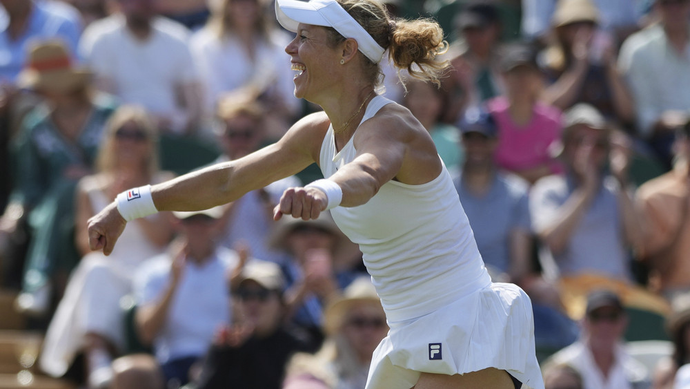 Laura Siegemund jubelt nach ihrem Sieg gegen Australian-Open-Siegerin Madison Keys aus den USA in der dritten Runde von Wimbledon.