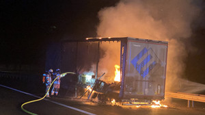 Lkw brennt auf der A61 bei Frankenthal - Autobahn zeitweise gesperrt
