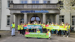 Für bedarfsgerechte Versorgung: Verdi-Aktion vor der Uniklinik Mainz