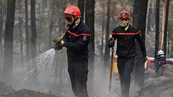 Schock über Waldbrände in Frankreich: 2 tote Feuerwehrleute und weiter Alarm
