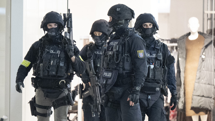 Böller in Frankfurt gezündet: 9 Verletzte bei Panik in Nordwestzentrum