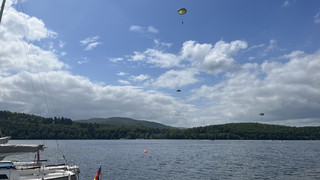 Fallschirm-Spektakel über Edersee: 100 Soldaten üben Ernstfall
