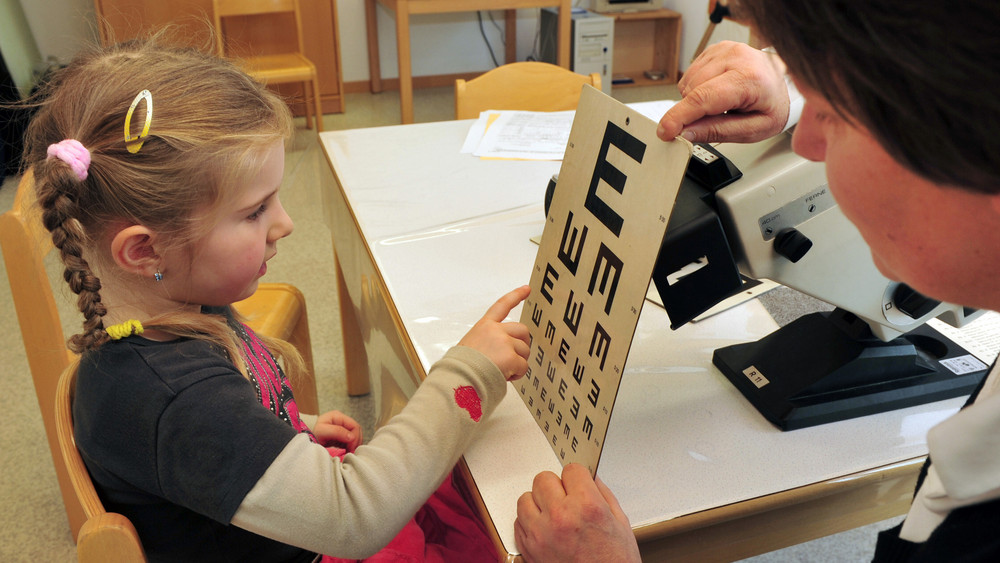 "Der Anteil der Vorschulkinder mit Auffälligkeiten beim Sehtest ist auf einem besorgniserregenden Höchststand", sagt die Kasseler Gesundheitsamtsleiterin Britta Röper.