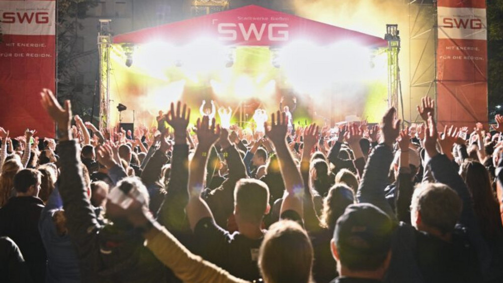 Die SWG-Bühne am Kirchenplatz in Gießen .- Party-Hotspot beim Stadtfest.