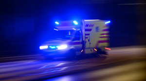 Auto rast in Ludwigshafen in Hauswand: Drei Schwerverletzte