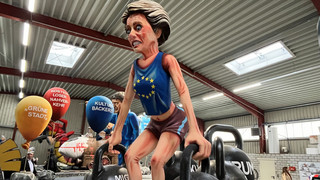 MCV stellt die Motivwagen für Rosenmontagzug vor - einer noch im Bau