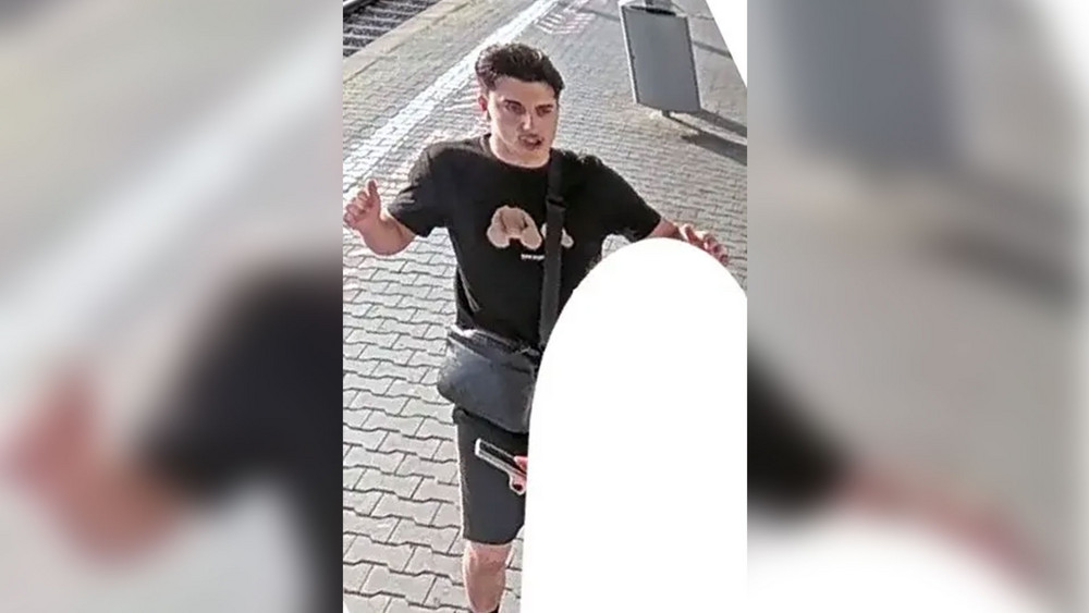 Polizei und Staatsanwaltschaft suchen diesen Mann, nachdem er an der Frankfurter Galluswarte einen 29-Jährigen schwer verletzt hat.