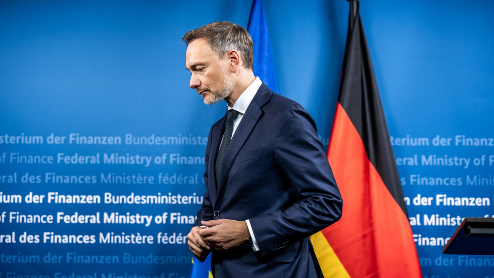 Christian Lindner (FDP), Bundesminister der Finanzen, gibt ein Pressestatement zu den Auswirkungen des Urteils des Bundesverfassungsgerichts zur Verwendung von Haushaltsmitteln.