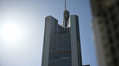 Übernahmekampf: Unicredit erhöht Druck auf Commerzbank