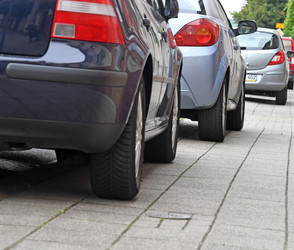 Deutsche Umwelthilfe kritisiert Gehwegparken-Regeln in Hessen