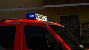 Junge überlebt fünf Meter tiefen Sturz in Wiesbaden beinahe unverletzt