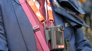 Hessen: Bodycams sollen Zugbegleiter vor Übergriffen schützen