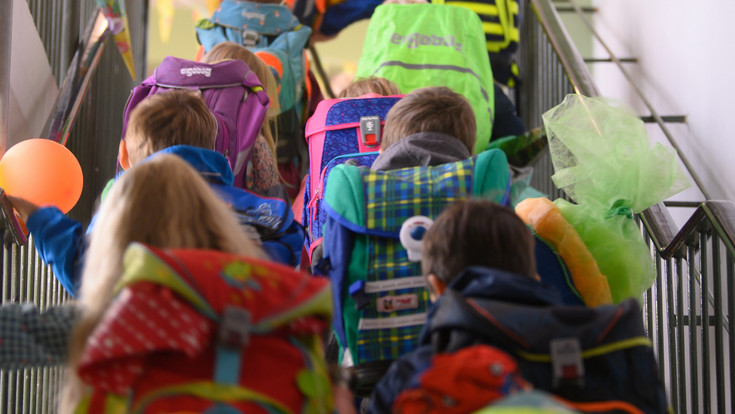 Treppengeländer-Fiasko an Frankfurter Grundschule beendet