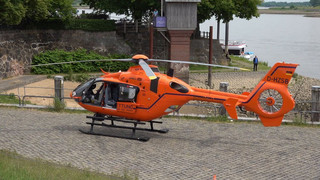 Hamburg: Motorrad bei Unfall in Hafenbecken geschleudert