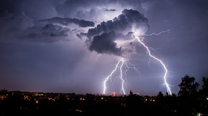 Gewitter und Starkregen: So schützt du dich richtig