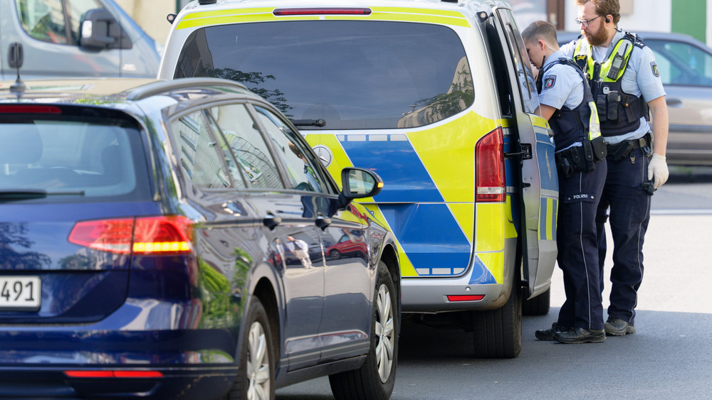 Über zwölf Stunden lang hat die Polizei mit einem Großaufgebot in Köln nach der vermissten Dreijährigen aus Kassel gesucht.