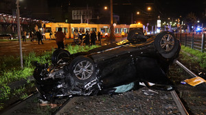 Schwerer Unfall in Mannheim: Mercedes-Fahrer (18) missachtet Rotlicht