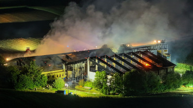 Schweinestall in Flammen: über 1000 Tiere tot