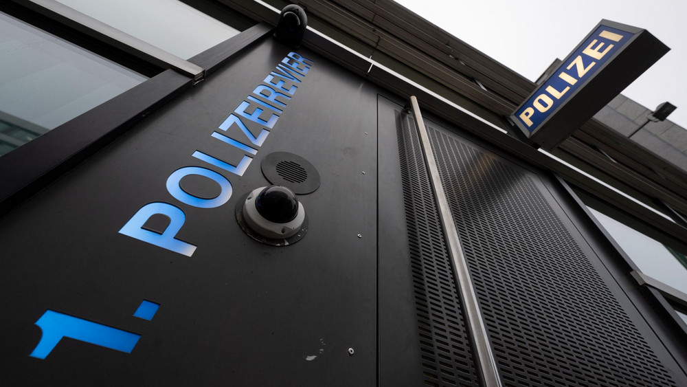 Innenminister Poseck besucht 1. Polizeirevier